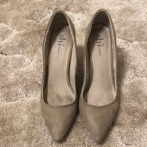 Size 8.5 shi heels